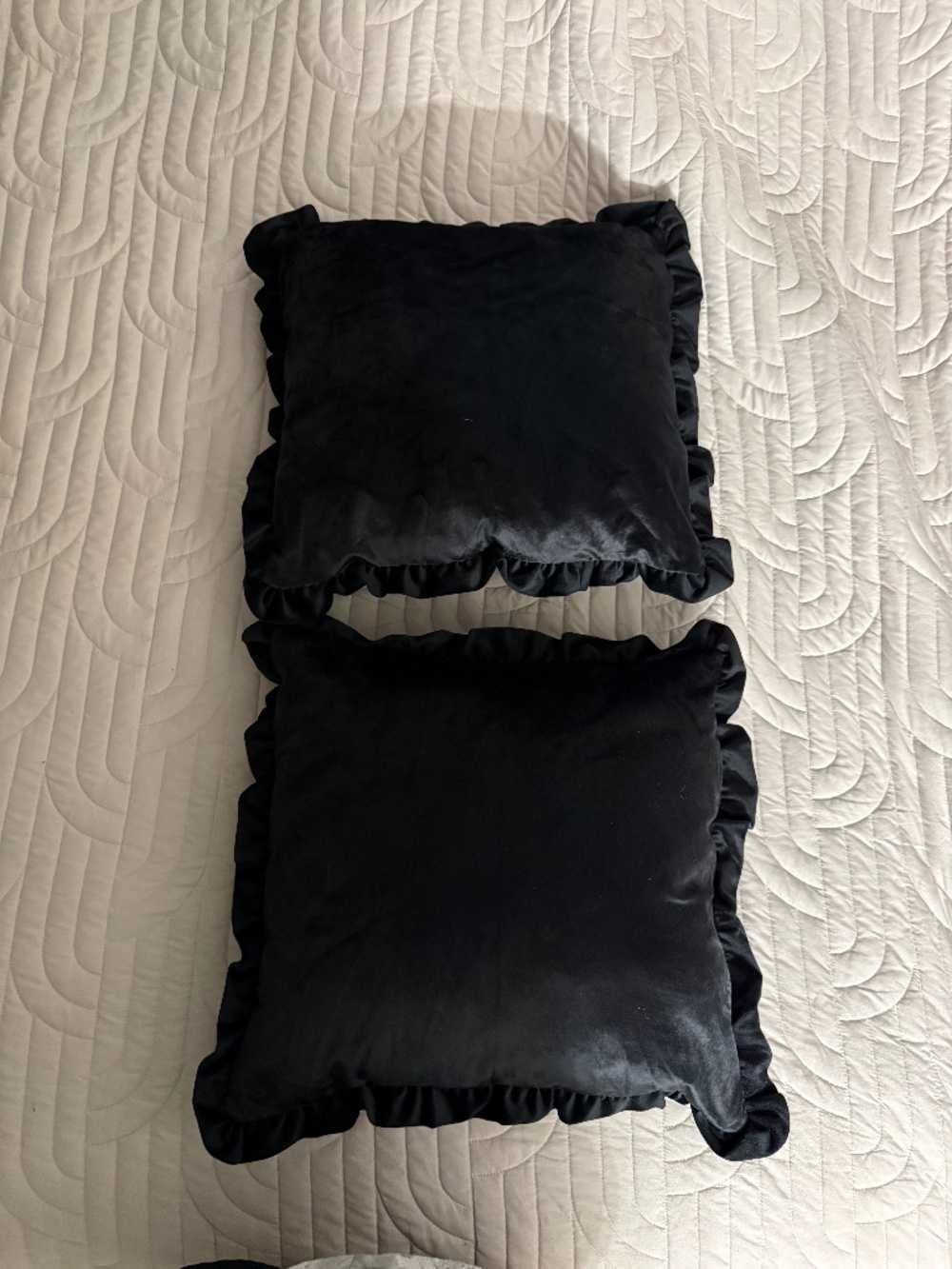 New black velvet pillow covers